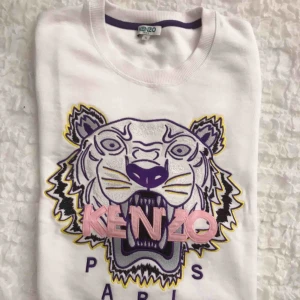  - Snygg kenzo tröja i bra skick , använd ett få tal gånger . 