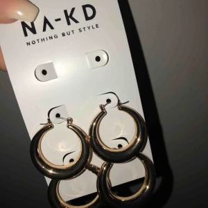 - Fina hoops från nakd som aldrig är använda, egentligen ett tre pack men kan inte hitta dem tredje:) 
