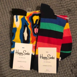  - 2 st Oanvända Happysocks stl 36-40 Pris i butik ca 100:- per par  Frakt 20:-