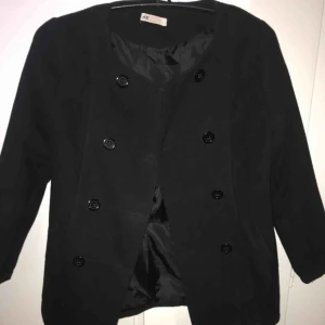  - Kort höst jacka- svart. Endast använd fåtal gånger.