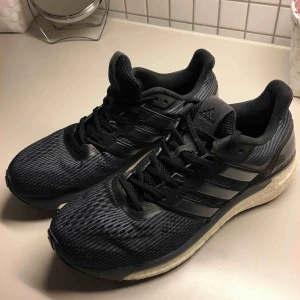  - Adidas Supernova löpar/ promenadskor Använda ett fåtal gånger. Köpare betalar fram vid behov, ingen ångerrätt