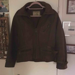  - Mockajacka från Quess  Leader i nyskick storlek M