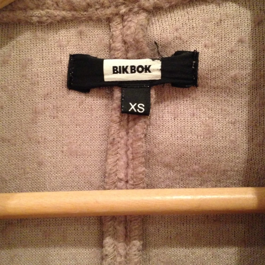 Snygg puderrosa kappa från bikbok. Använd ett fåtal gånger. Gott skick  - 1416591177