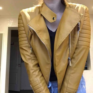  - Köpt på Chelsea för ungefär 600 kr tror jag Använd två gånger. Säljer pga att den aldrig kom till användning Storlek 40/Medium  Köparen står för frakt 