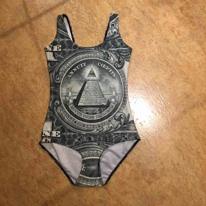  - Storleken står inte på plagget, men passar mig som är en XS/S. Använd fåtal gånger, fint skick. Köparen står för frakten, kan även mötas upp i Malmö.