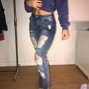  - Kan användas som boyfriend jeans eller en tajtare model om du har större storlek än S pga att dom e stretchiga. Aldrig använda pga inte min smak.