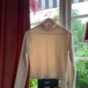  - plagget är aldrig använd, Manchester material och en väldigt fin polo krage