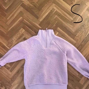  - Mysig tröja, knappt använd  80kr + frakt