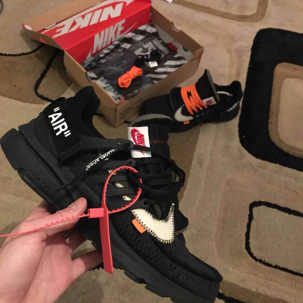 Off white presto storlek 44 sitter 43 44 Skick 9/10 Tar byten Buda Riktigt feta. Skor.