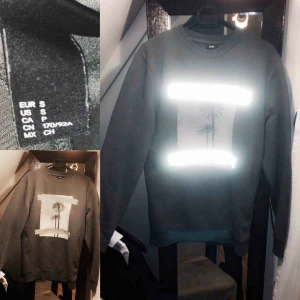  - Säljer min mörkgröna H&M tröja då den inte andvänds längre, andvände den typ 3 gånger sen dess har den bara legat, rikigt bekväm och sitter grymt bra.