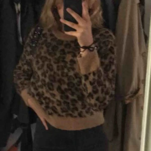  - Mysig stickad tröga från hm med leopard mönster💞✨