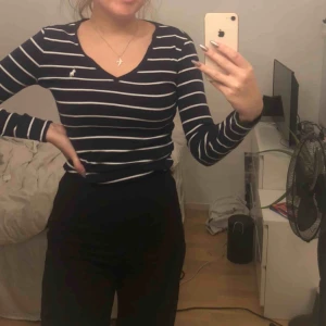  - Jättefin långärmad tröja från Ralph lauren. Köpt i usa förra året för cirka 300kr. Använd en gång och är så gott som ny. Köparen står för frakten💓
