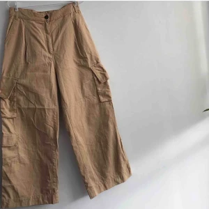  - Cargiopants från MONKI!!! Jättefint skick, använda max 10 gånger!! Frakt tillkommer