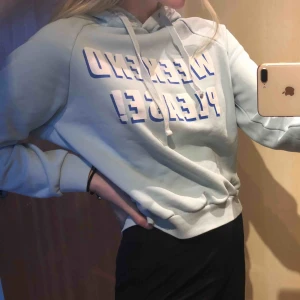  - Hoodie med text från ginatricot! Frakt ingår!!!