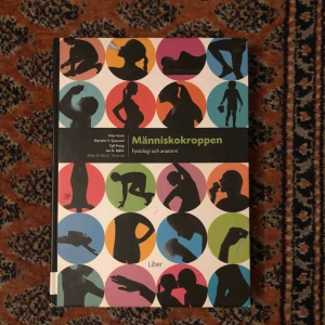  - Människokroppen, fysiologi och anatomi: Senaste upplagan (2). Fint skick.  Priset kan naturligtvis diskuteras vid väldigt snabb affär.  Kan även skickas, köparen står då för frakten. 