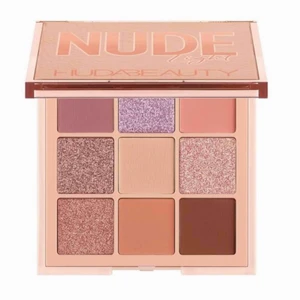  - Huda Beauty Nude Obsessions Palette i färgen light, helt oöppnad, köpt på Sephora i Göteborg. Ord pris 360kr. Bjuder på frakt vid snabb affär, betalas via swish. SKRIV EJ OM NI ÄR OSERIÖSA TACK!