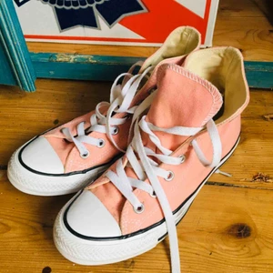 - Helt nya äkta converse 