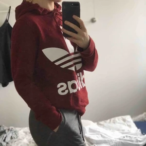  - Oversized i storleken enligt mig, knappt använd och även därför jag säljer den. Bra skick!