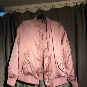  - Mer eller mindre oanvänd bomberjacka🔥🔥