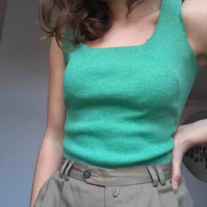  - Grönt SUPERSKÖNT rubbat linne