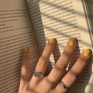  - Säljer den hjärtformade ringen, väldigt fin men har tyvärr inte kommit till någon större användning. Den är justerbar, vilket innebär att den passar alla. Köptes av ett uf-företag!💖💖