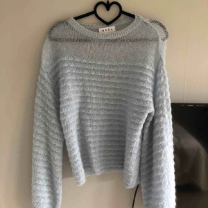  - Säljer denna superfina stickade tröja från Wera. Säljer då den aldrig används. Köparen står för frakten:)