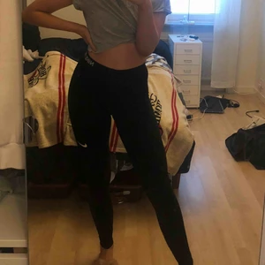  - Så sköna nike tights! Använda några gånger, men väldigt bra skick. De är tyvärr lite för stora för mig