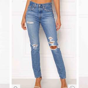 Levis jeans 501! Används sparsamt, säljer pga att de ej passar mig längre!