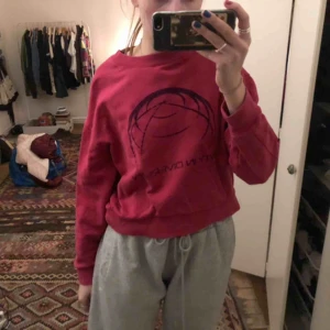  - Fin rosa sweatshirt från Weekday med trycket ”unity in diversity”, I fint skick💗köparen står för frakt