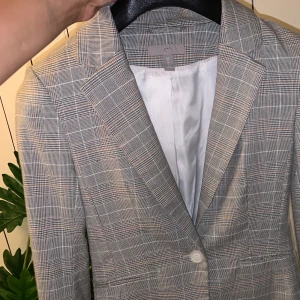 Rutig kavaj - Rutig kavaj från HM, helt ny, storlek S. Köparn står för frakt 📦 