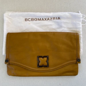 BCBG Max Azria leather clutch - BCBG MaxAzria souple leather clutch bag. Magnetic closing, multiple pocket inside. Comes in original dust bag. Excellent condition, never used