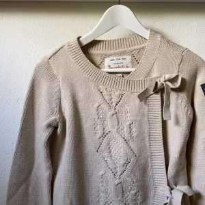 Beige stickad tröja/kofta - Skönt material, så fin att ha över en klänning eller till jeanskjolar