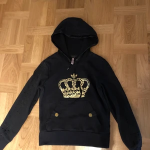 Adidas hoodie ”Missy Elliott respect me” - Jättecool adidas hoodie. Str 38 men mer som en S. 