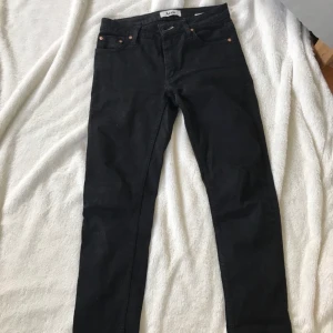 Acne jeans i storlek 27/34 - Acne. Väldigt fint skick.