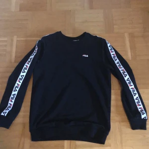 Fila sweatshirt - Svart fila sweartshirt. Splitt ny! Strl M
