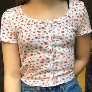  - Blommig tröja från New Yorker ❤️ Buda!!!