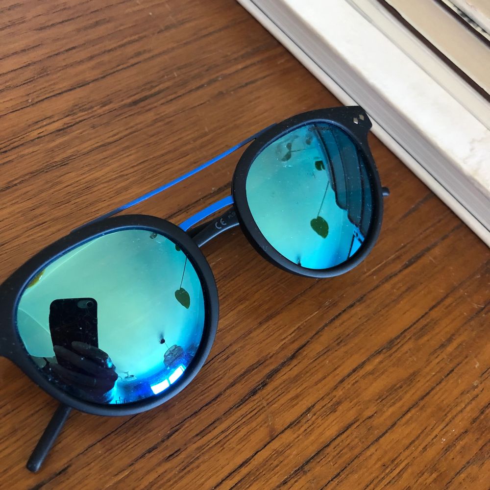 Polaroid solglasögon blått spegelglas | Plick Second Hand