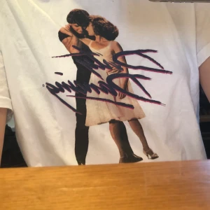 Dirty Dancing T-shirt!  - Den här fina Dirty Dancing tröjan för Bershka säljer jag för 50kr! Frakt kostar 22kr (totalt 72kr) Hör av er om ni undrar något eller är intresserade 🥰🥰