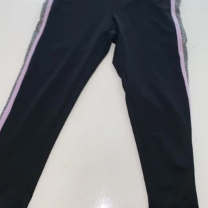 New yoker  - Tränings byxor som slutar lite nedanför vaden storlek S 60kr+frakt köparen står för frakten 