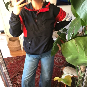 Pullover vindjacka  - Supersnygg och skön vindjacka från bershka - köparen står för frakt🌻