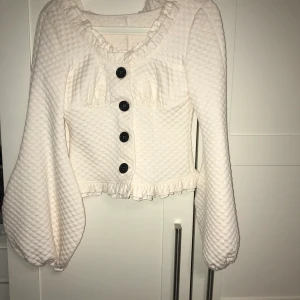 NALA TOPP  - Otrolig söt tröja från märket NALA strl xs/s 💚