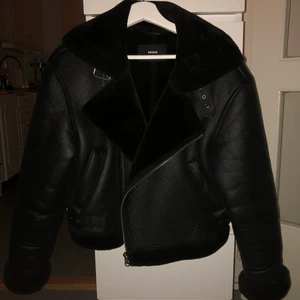 Vinter jacka - Kort o fodrad jacka från bikbok