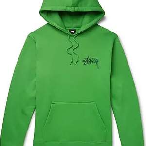 Grön hoodie från Stüssy men köpt på Urban outfiters, endast använd ett fåtal gånger. Kontakta mig för fler bilder eller frågor🥰 Budgivning sker under annonsen