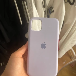 Mobilskal - Säljer mitt pastell lila Iphone 11 skal, det är ej äkta apple då jag köpte det på shein 💕