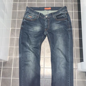 Armani jeans  - Storlek och längd: 34 