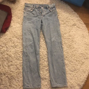 Jeans från weekday (wire) - Ett par jeans från weekday som jag knappt använder därför vill jag se om någon är intresserad. Dem är w25 L30 och är modellen wire. Storleken motsvarar ungefär Xs/s