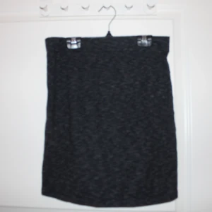 Pencil skirt.  - Bodycon pencil kjol som passar formen. Kan levereras i Göteborg zon1 och 2 inom västtrafiks rese handlingar. Helst cash då jag inte har swish. Detta kan dock lösas. Lägg bud 