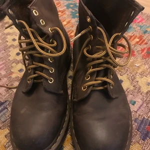 Doc martens  - Bruna doc Martens i mjukt läder. Sparsamt använt.  Köparen står för frakten 