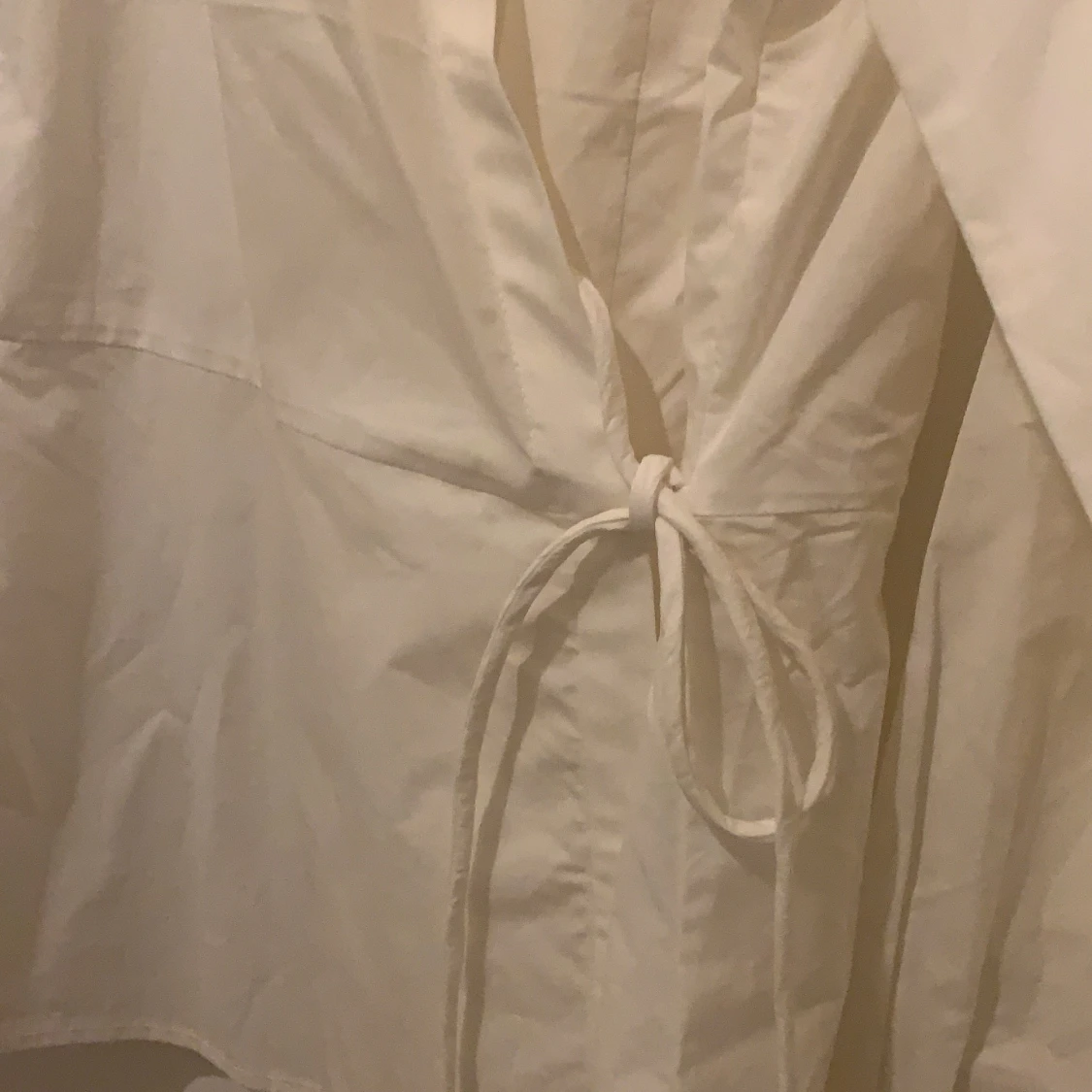 Skjortblus med knyt i midjan  - 91