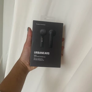 Urbanears Luma Svarta - Säljer ett par Helt oanvända Urbanears Luma i färgen svart! Är det någon som är intresserad och vill göra en snabb affär. Ordinare pris ca 1095:- 